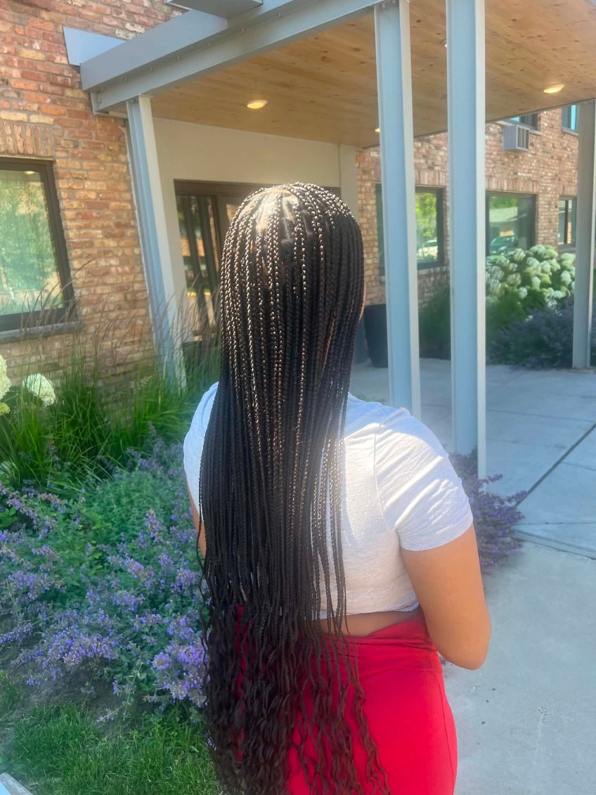 Boho knotless braids styled at Mariame Hair Braiding Minneapolis.